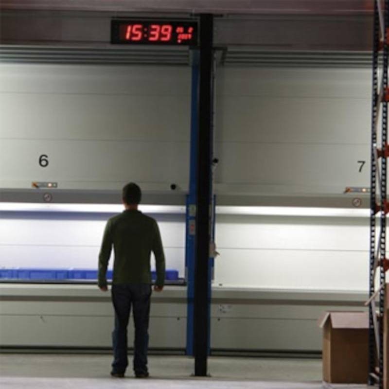 Relógios de parede digitais com display de LEDs vermelhos