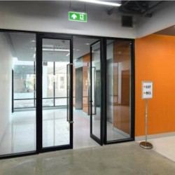 Expositores A4 de chão económicos Durable